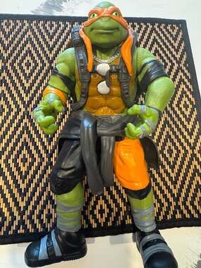 Teenage Mutant Ninja Turtles Out of the Shadows Michelangelo 11" Action Figure